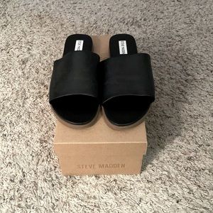 Steve Madden slides, color black, size 10